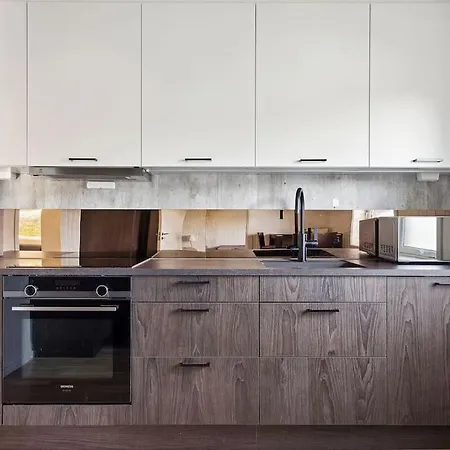 Apartman Sentral, Stor 3 Roms *